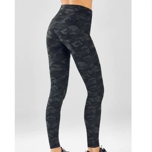 BNWT Fabletics Camo Power Hold Leggings sz XS
